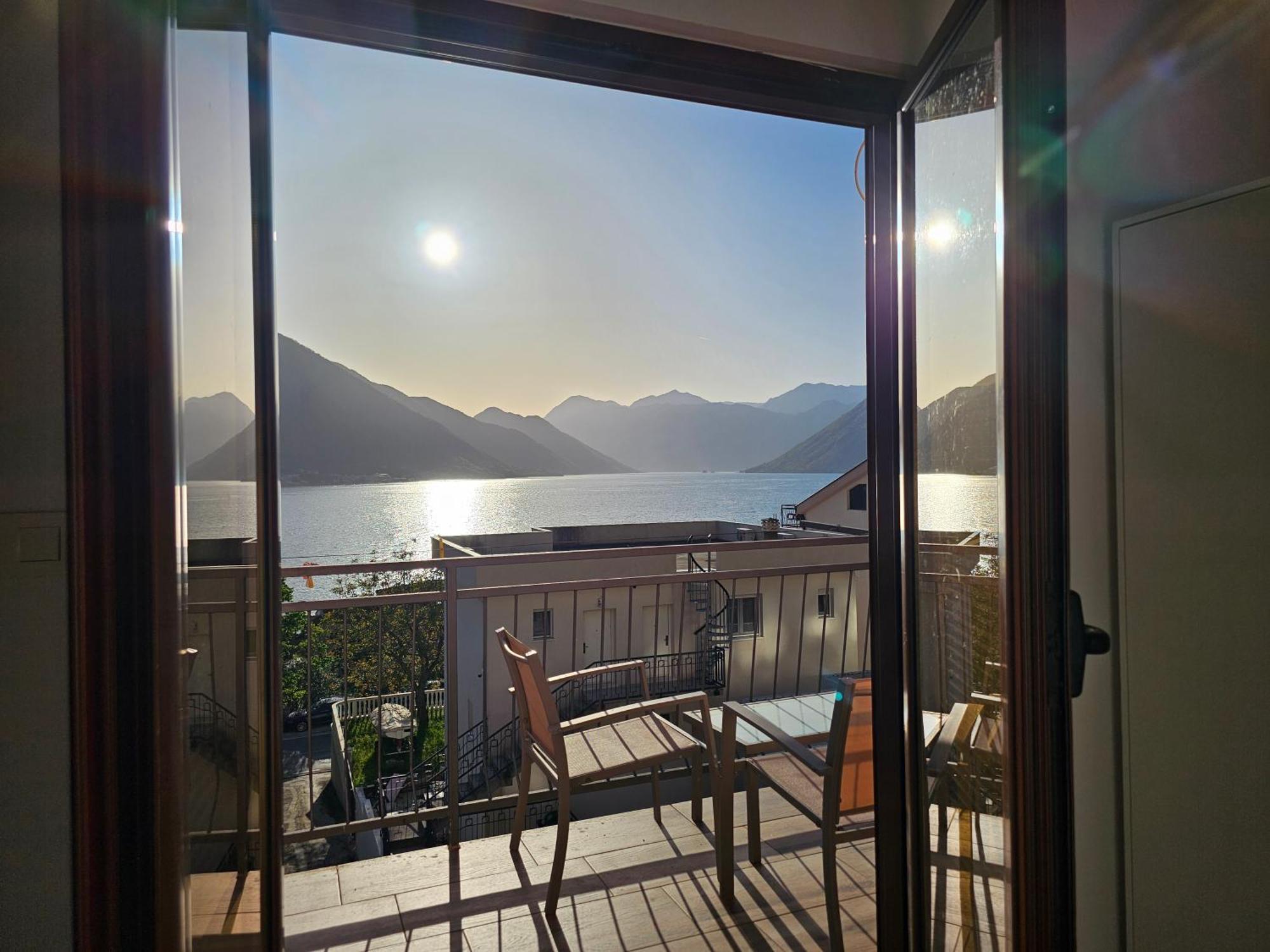 コトルModern Seaside Escape - Stunning Sea View - Private & Stylishアパートメント エクステリア 写真